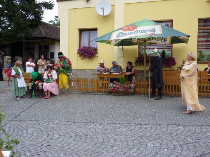 Na náměstí
Klíčová slova: Bělá;Nikl