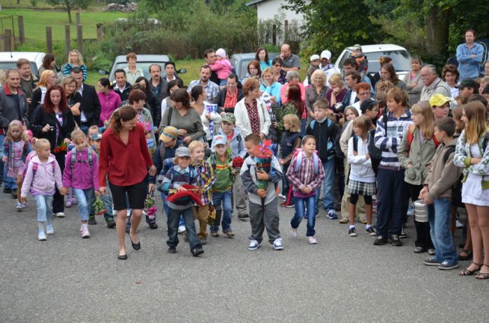První jde do školy 1. třída
Klíčová slova: Bělá škola