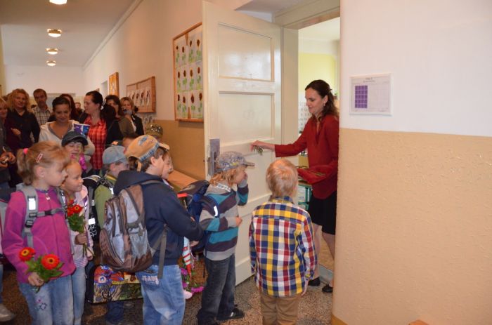 První vstup do 1. třídy
Klíčová slova: Bělá škola