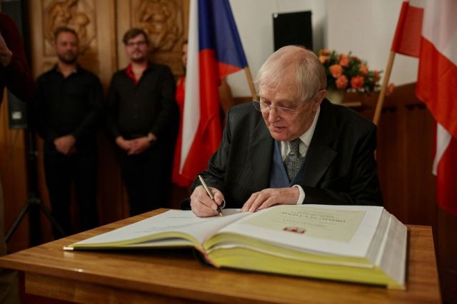 185516_kn2_4752.jpg