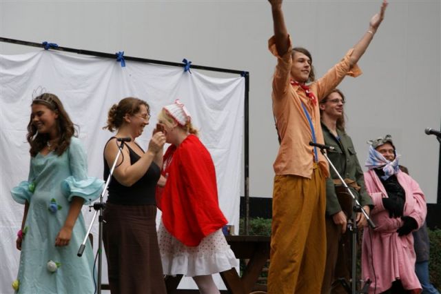 Letní kino
odpolední program - ochotnický divadelní spolek Buřina
