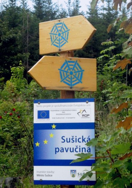 Značení "Cestou nejkrásnějších vyhlídek" - modrá pavučinka
Autor MIC Sušice
