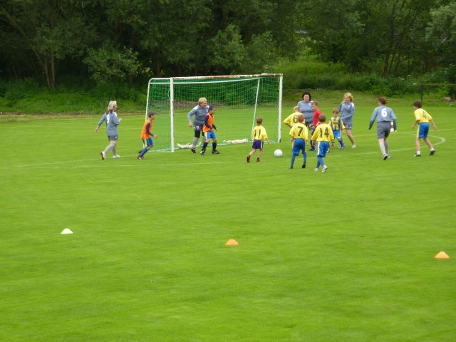 Fotbalové naděje vs. Maminky, babičky
Keywords: Bělá fotbal