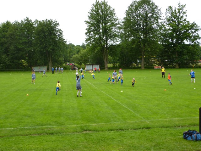 Fotbalové naděje vs. Maminky, babičky
Keywords: Bělá fotbal