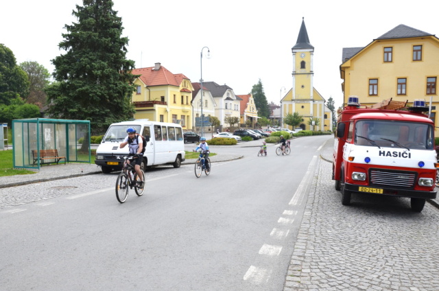 Odjezd z náměstí
Keywords: Bělá lyžování cyklistika