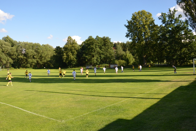 Fotbalové utkání týmů, které postoupily do 1.B třídy r. 2004 a r. 2015
Keywords: Bělá fotbal