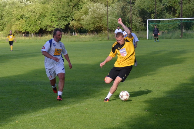 Fotbalové utkání týmů, které postoupily do 1.B třídy r. 2004 a r. 2015
Keywords: Bělá fotbal