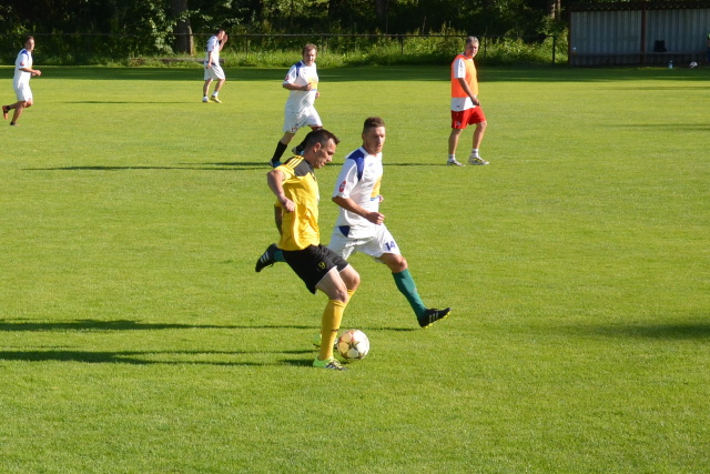 Fotbalové utkání týmů, které postoupily do 1.B třídy r. 2004 a r. 2015
Keywords: Bělá fotbal